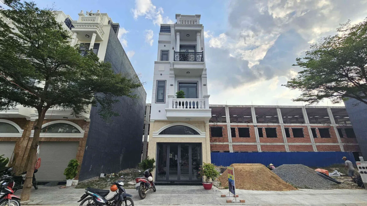 Bán nhà mới 1T2L 4x16m hoàn công, đường D1 KDC Icon Central, full nội thất (Trục chính)