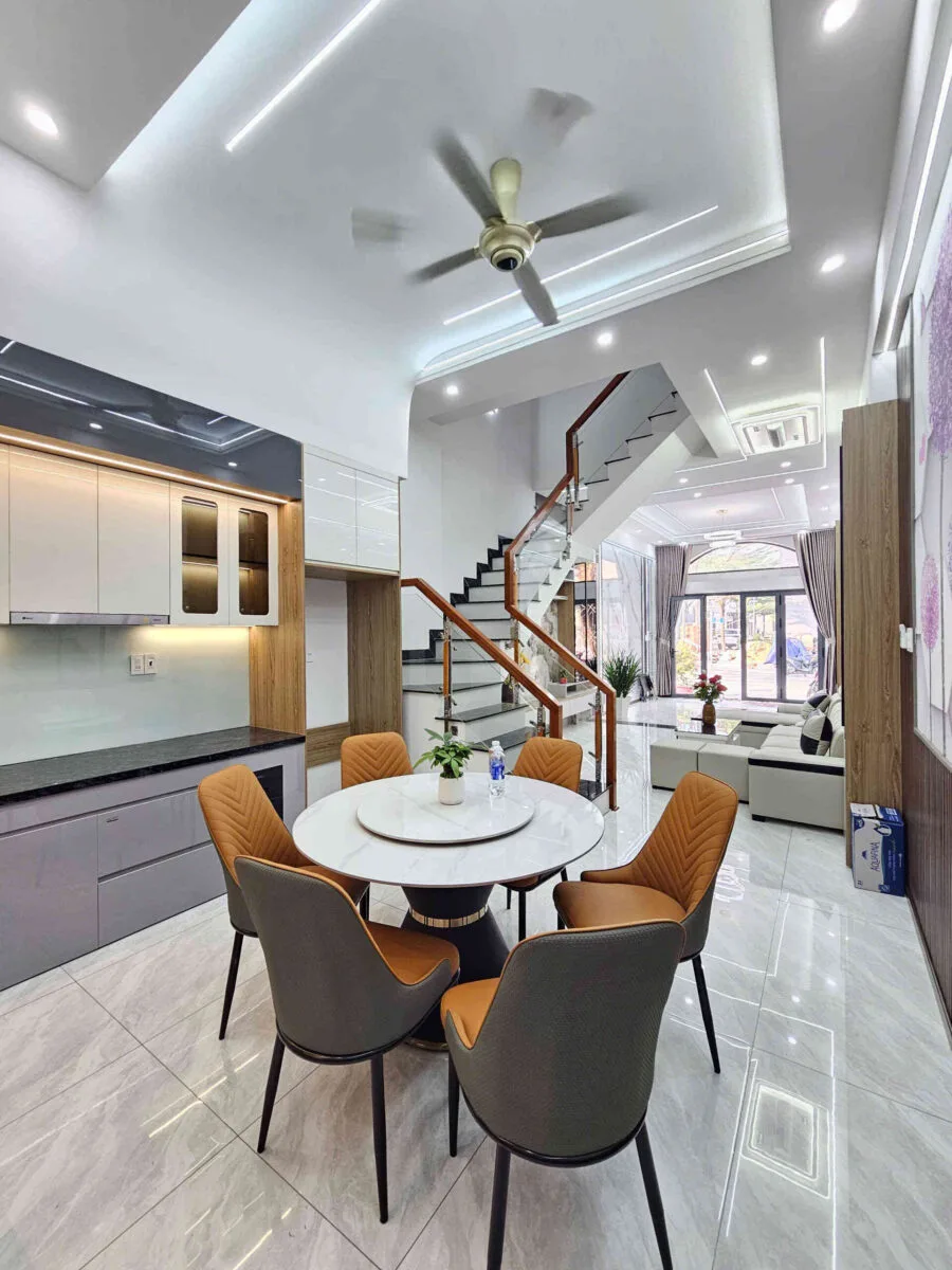 Bán nhà mới 1T2L 4x16m hoàn công, đường D1 KDC Icon Central, full nội thất (Trục chính)