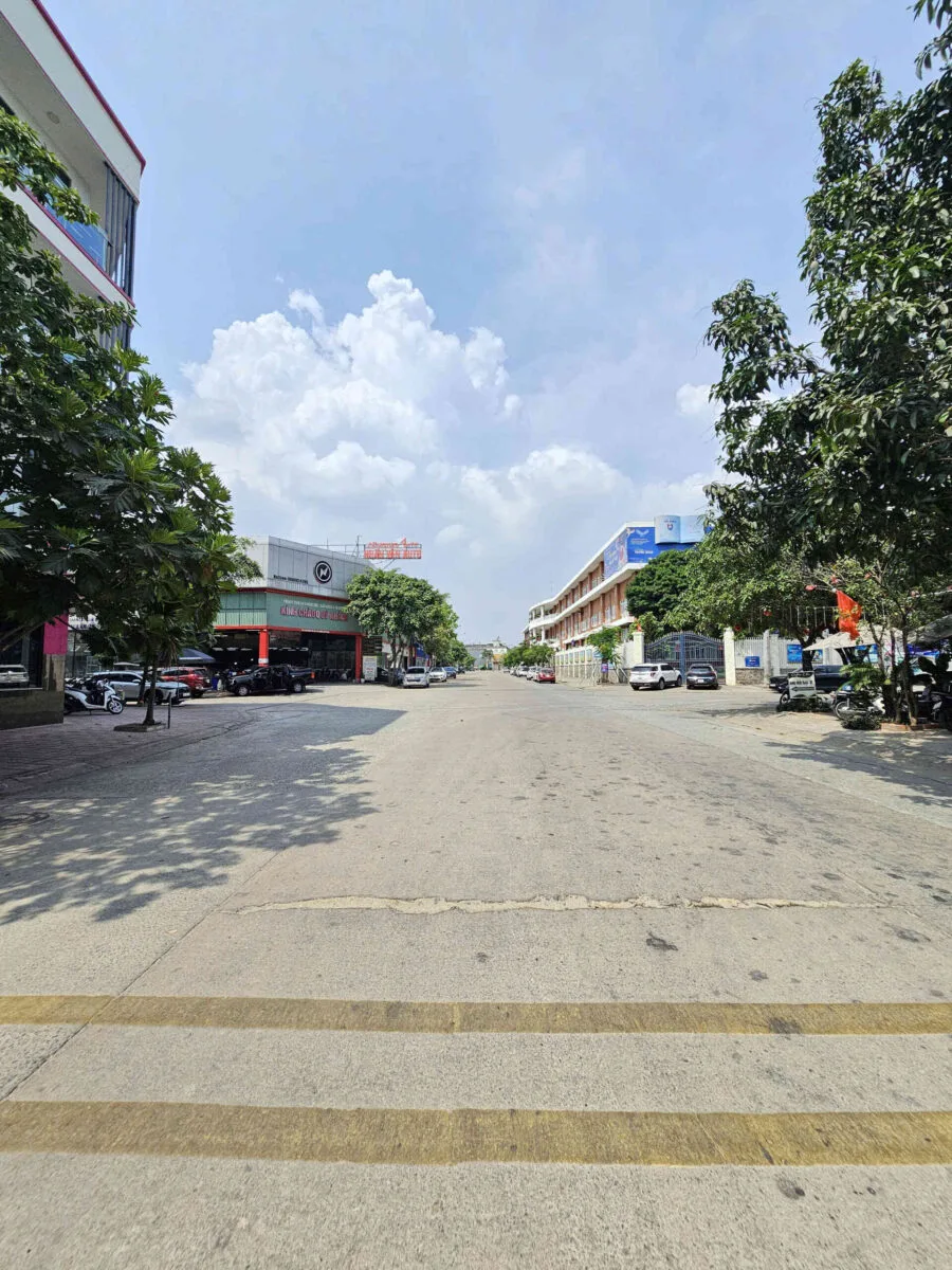 Bán đất 5x22m, đường M, Trung Tâm Hành Chính Dĩ An kế trường cấp 1,2,3 Việt Anh (kinh doanh tốt)