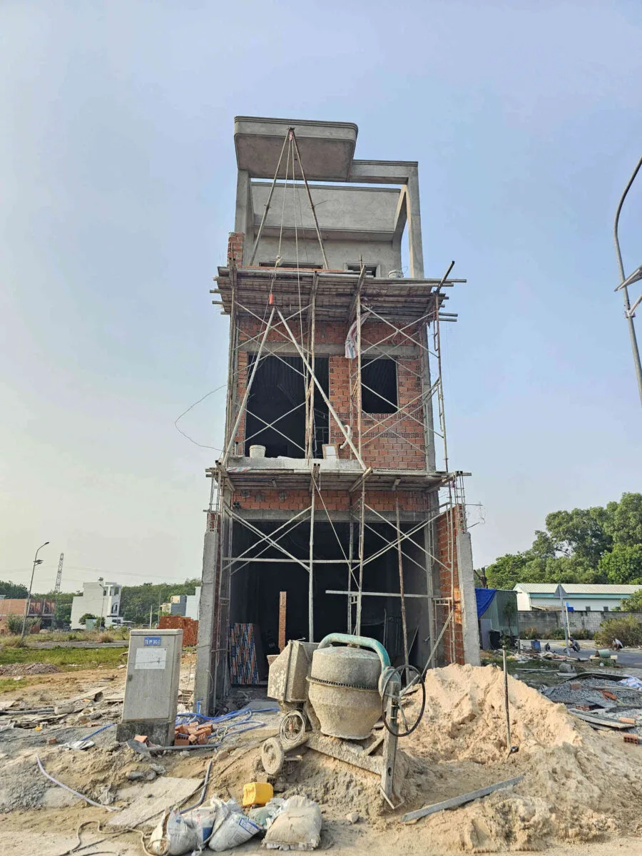 Bán nhà mới (đang xây) 1T2L 4.5x16m, đường N4 KDC Tuấn Điền Phát 1 p Tân Hiệp, full nội thất