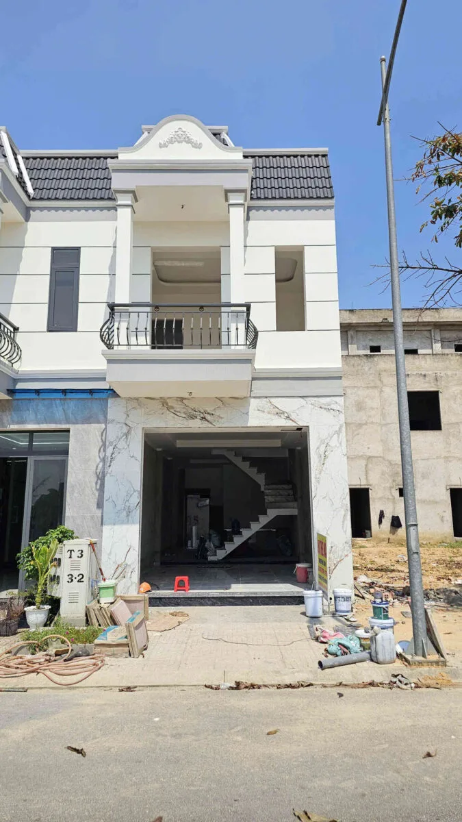 Bán nhà mới (đang xây) 1T1L 4.5x14m hoàn công, đường D2 KDC Hoàng Nam Uyên Hưng p. Tân Uyên, full nội thất