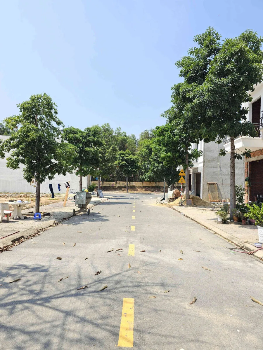 Bán nhà mới (đang xây) 1T1L 4.5x14m hoàn công, đường D2 KDC Hoàng Nam Uyên Hưng p. Tân Uyên, full nội thất