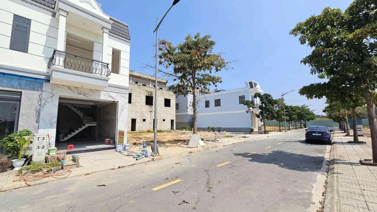 Bán nhà mới (đang xây) 1T1L 4.5x14m hoàn công, đường D2 KDC Hoàng Nam Uyên Hưng p. Tân Uyên, full nội thất
