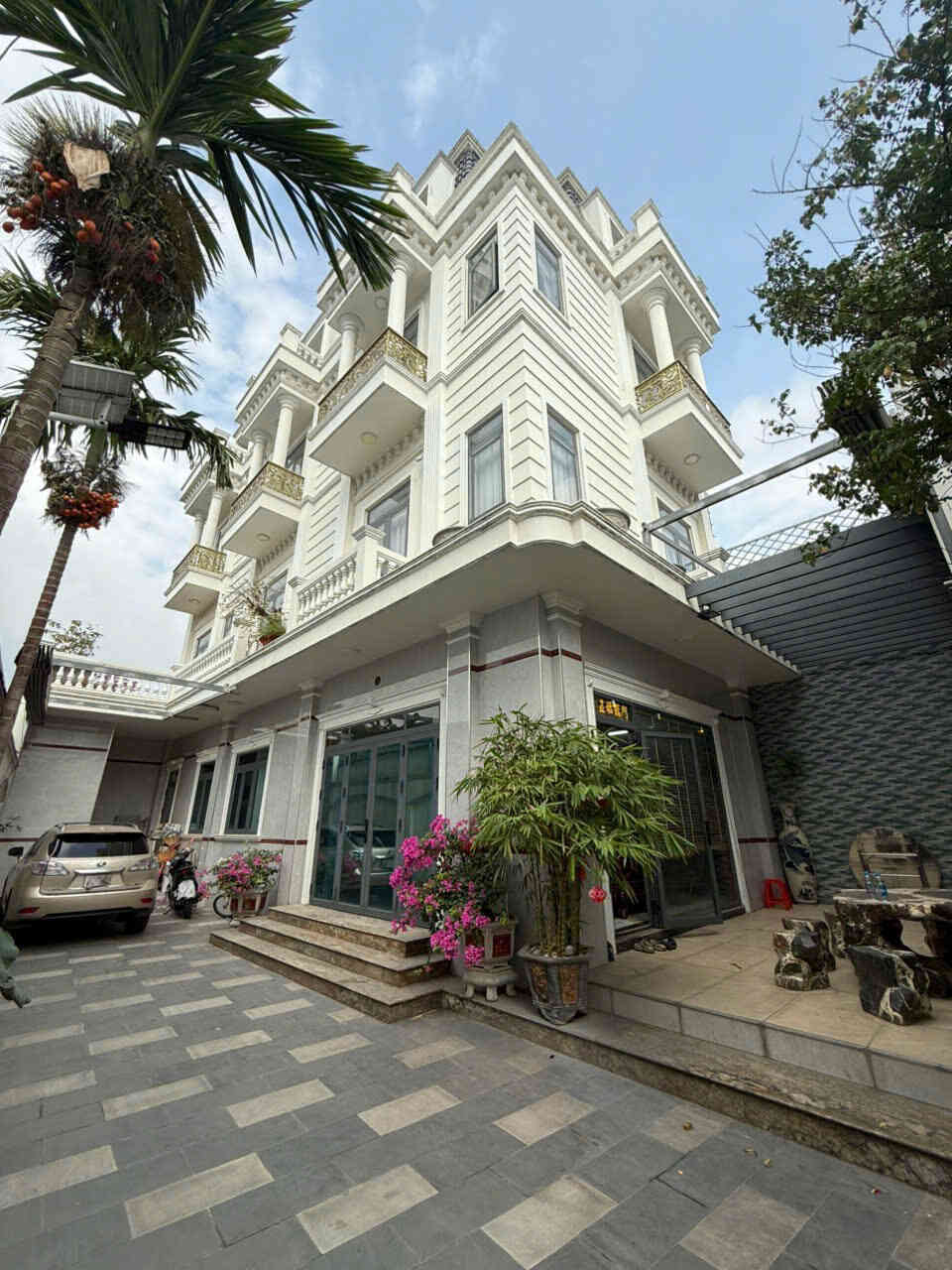 Bán nhà 1T2L 289.6m2, mặt tiền Lê Thị Trung p. Bình Chuẩn