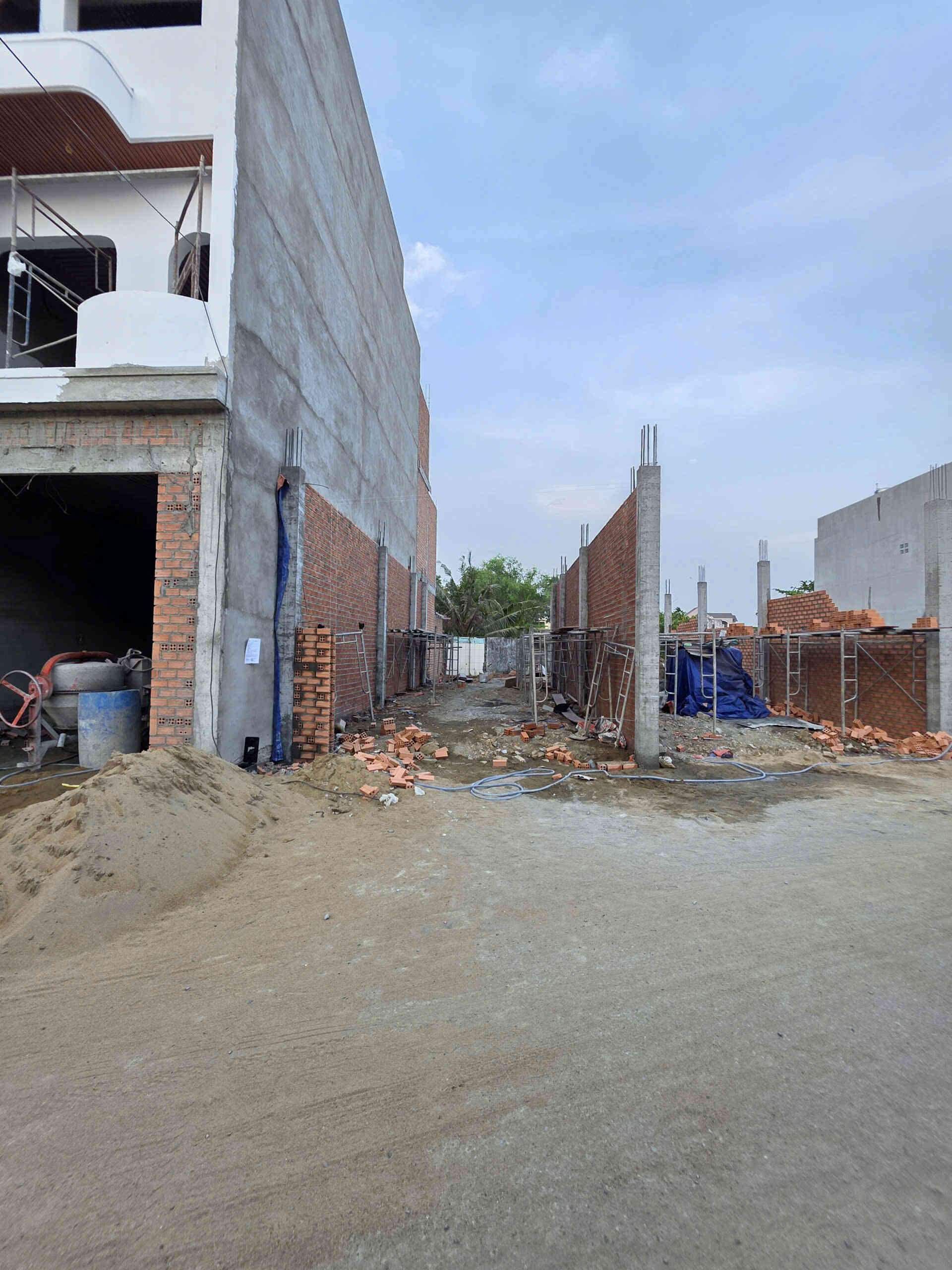 Bán nhà mới (đang xây) 1T2L 5.2x13m hoàn công, hẻm Hoàng Minh Chánh p. Biên Hòa
