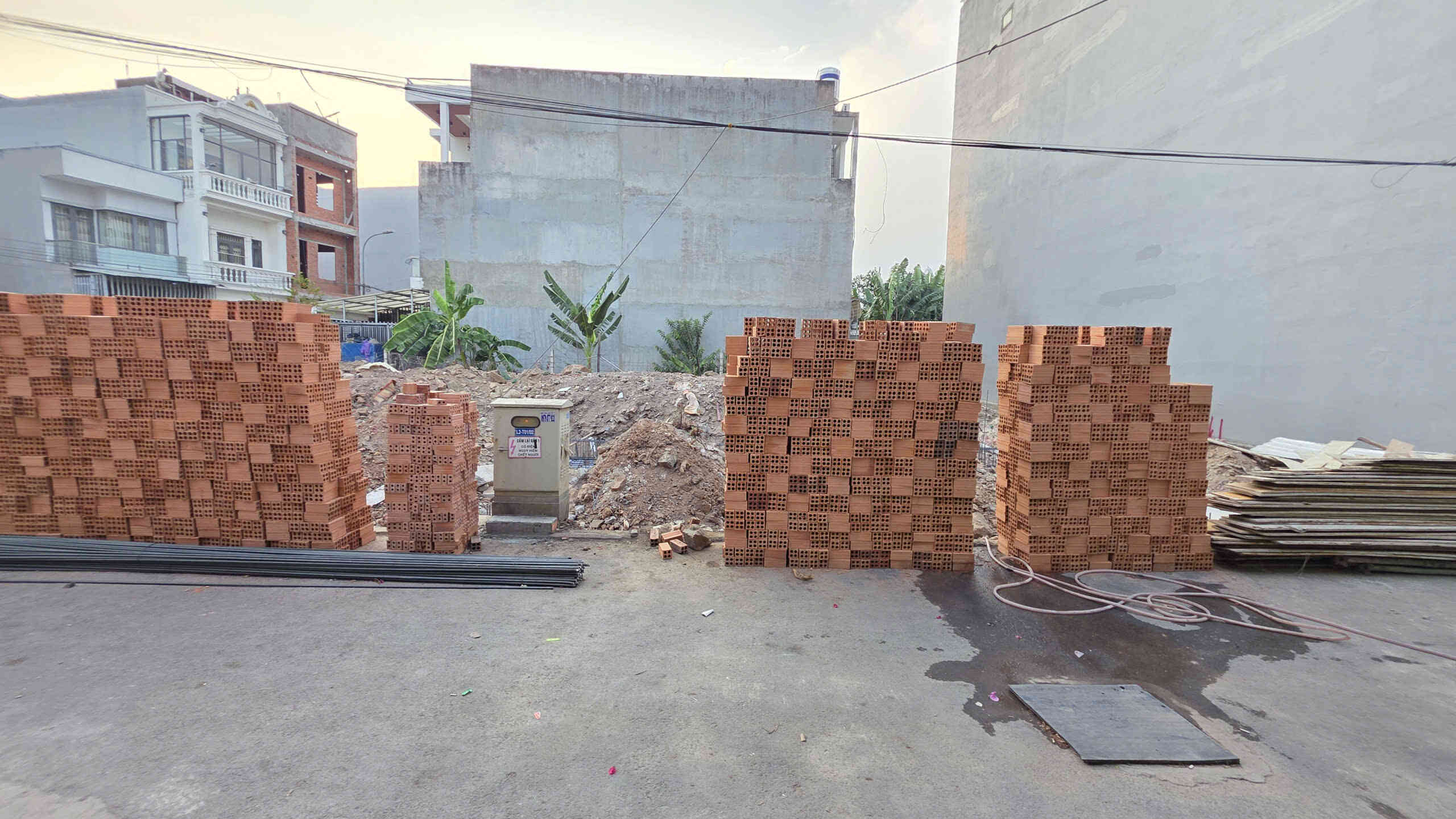 Bán nhà mới (đang xây) 1T2L 12.5x6m hoàn công, hẻm Nguyễn Thị Tồn p. Biên Hòa