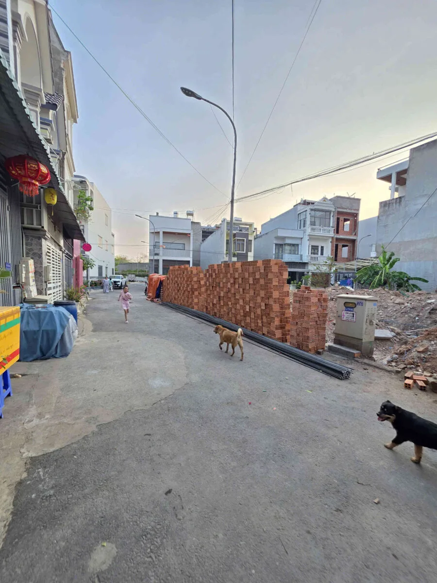 Bán nhà mới (đang xây) 1T2L 12.5x6m hoàn công, hẻm Nguyễn Thị Tồn p. Biên Hòa