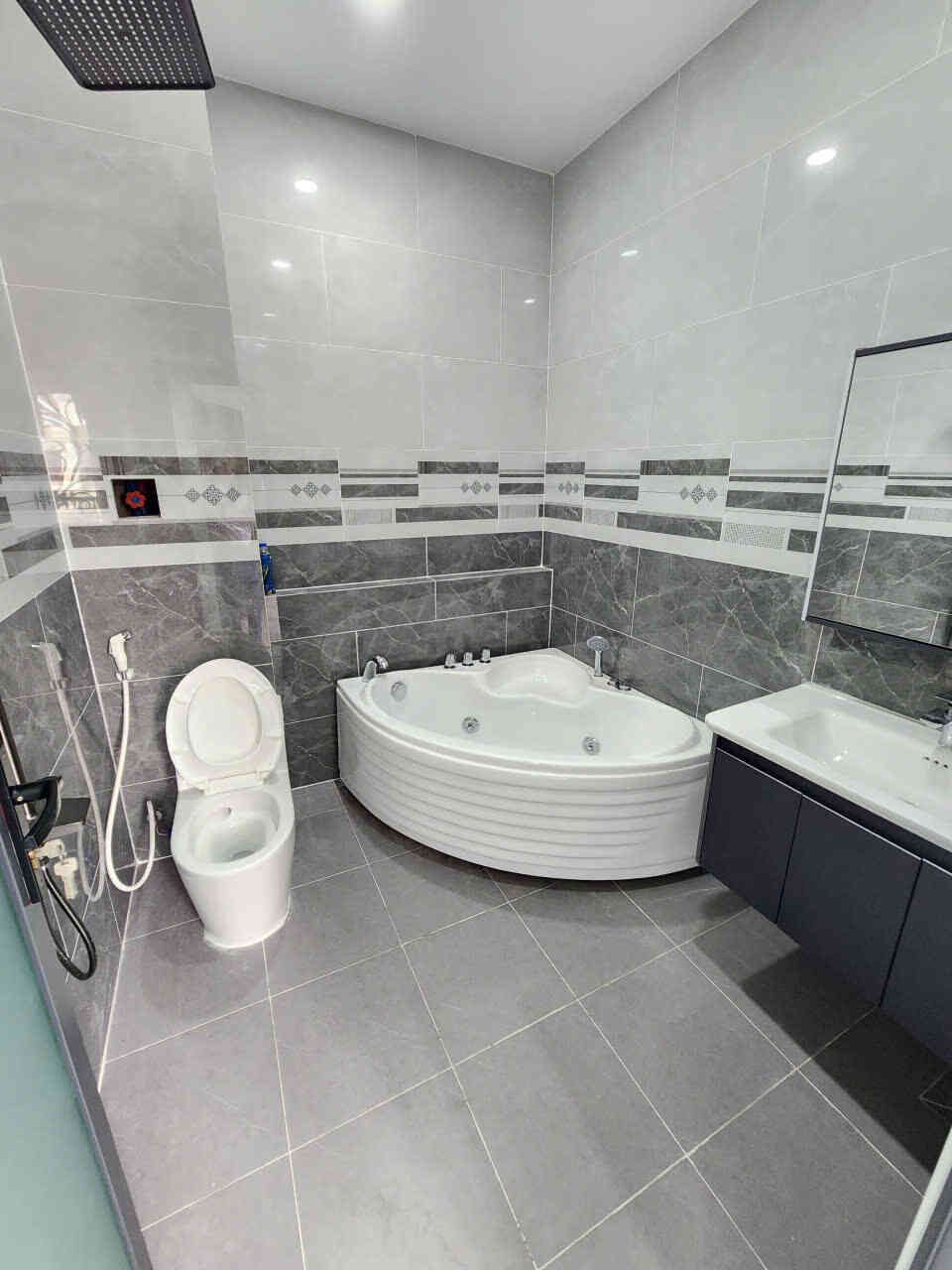 Bán căn góc mới 1T2L 5.1x16m, đường D3 KDC Thái Bình Dương, full nội thất (Hoàn công)