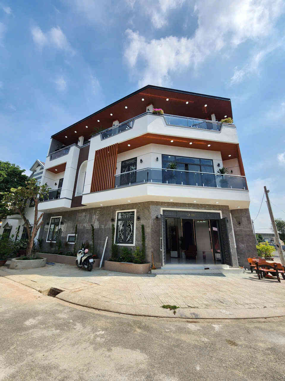 Bán căn góc mới 1T2L 5.1x16m, đường D3 KDC Thái Bình Dương, full nội thất (Hoàn công)