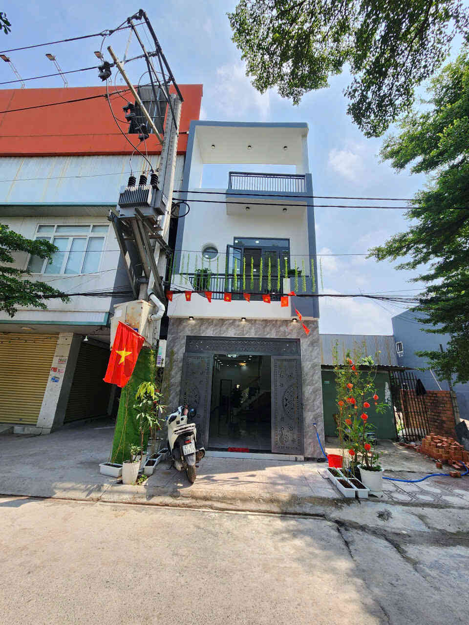 Bán nhà mới 1T1L 4x18m, đường số 1 KDC Phú Hồng Thịnh 3 kế chợ, full nội thất