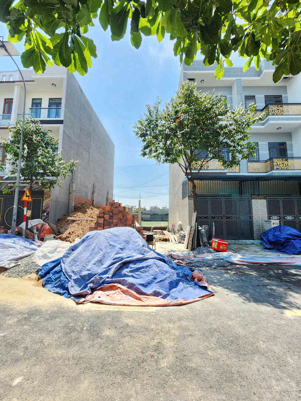 Bán nhà mới (đang xây) 1T2L 4x15m, đường số 2 KDC Trường An (Không vướng tủ điện)