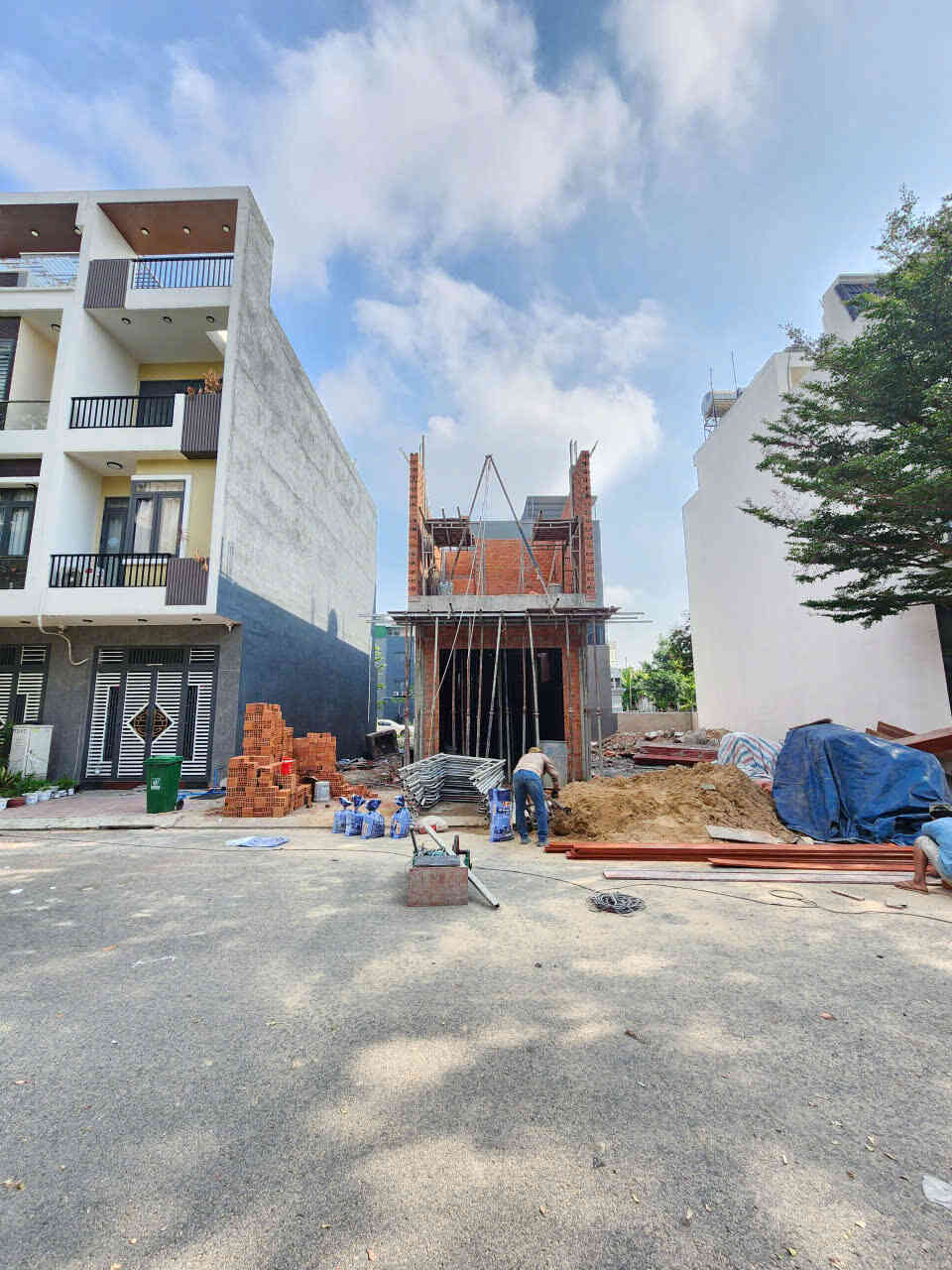 Bán nhà mới (đang xây) 1T2L 4x15m, đường N4 KDC Lộc Phát p. Thuận Giao