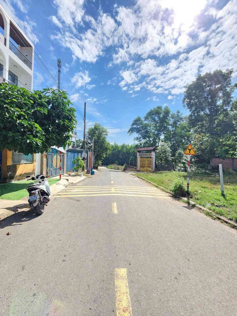 Bán đất 4.3×17.3m, mặt tiền Tân Hiệp gần chợ Phú An