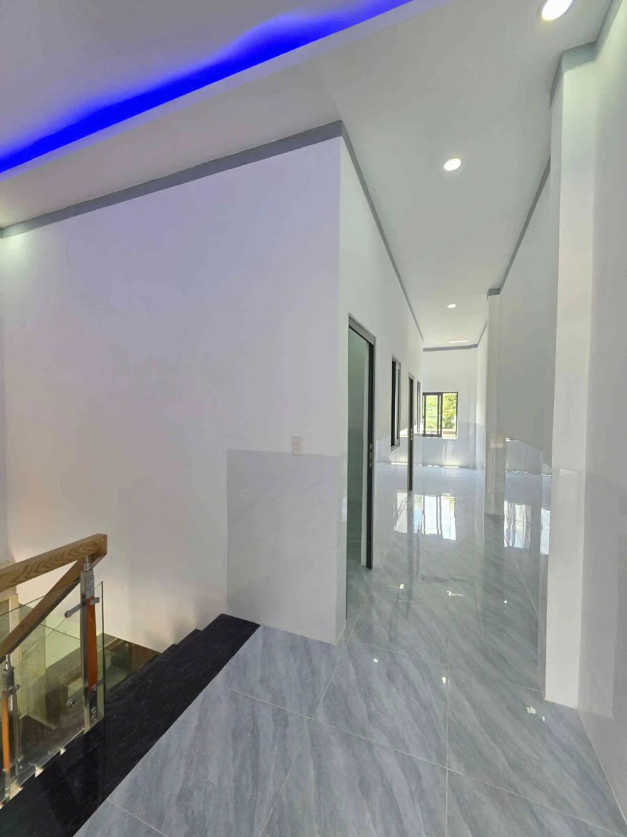 Bán nhà mới 1T1L 5x20m, đường N1 KDC Hội Nghĩa, full nội thất