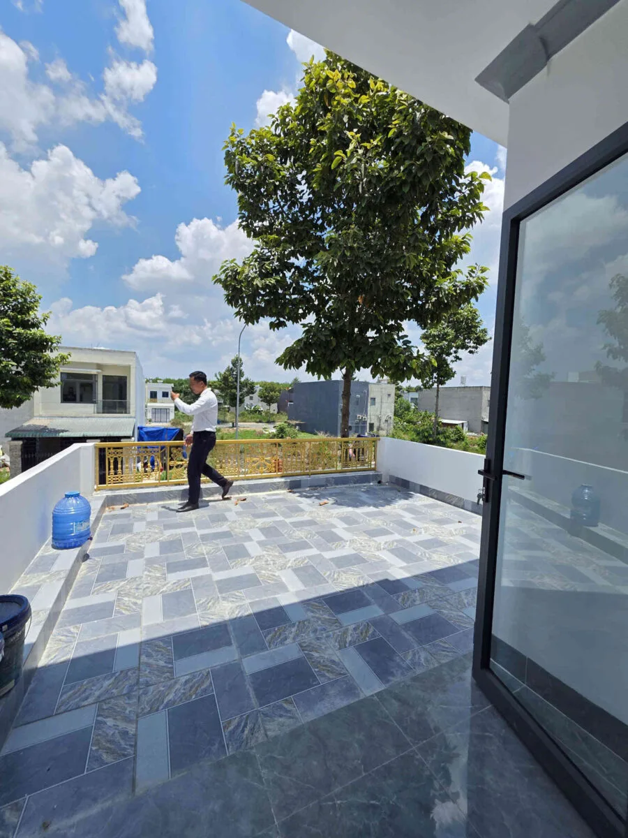 Bán nhà mới 1T1L 5x20m, đường N1 KDC Hội Nghĩa, full nội thất