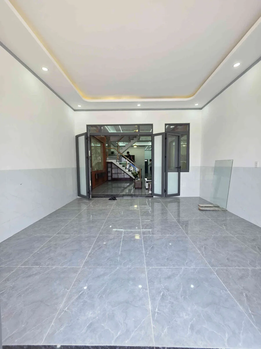 Bán nhà mới 1T1L 5x20m, đường N1 KDC Hội Nghĩa, full nội thất