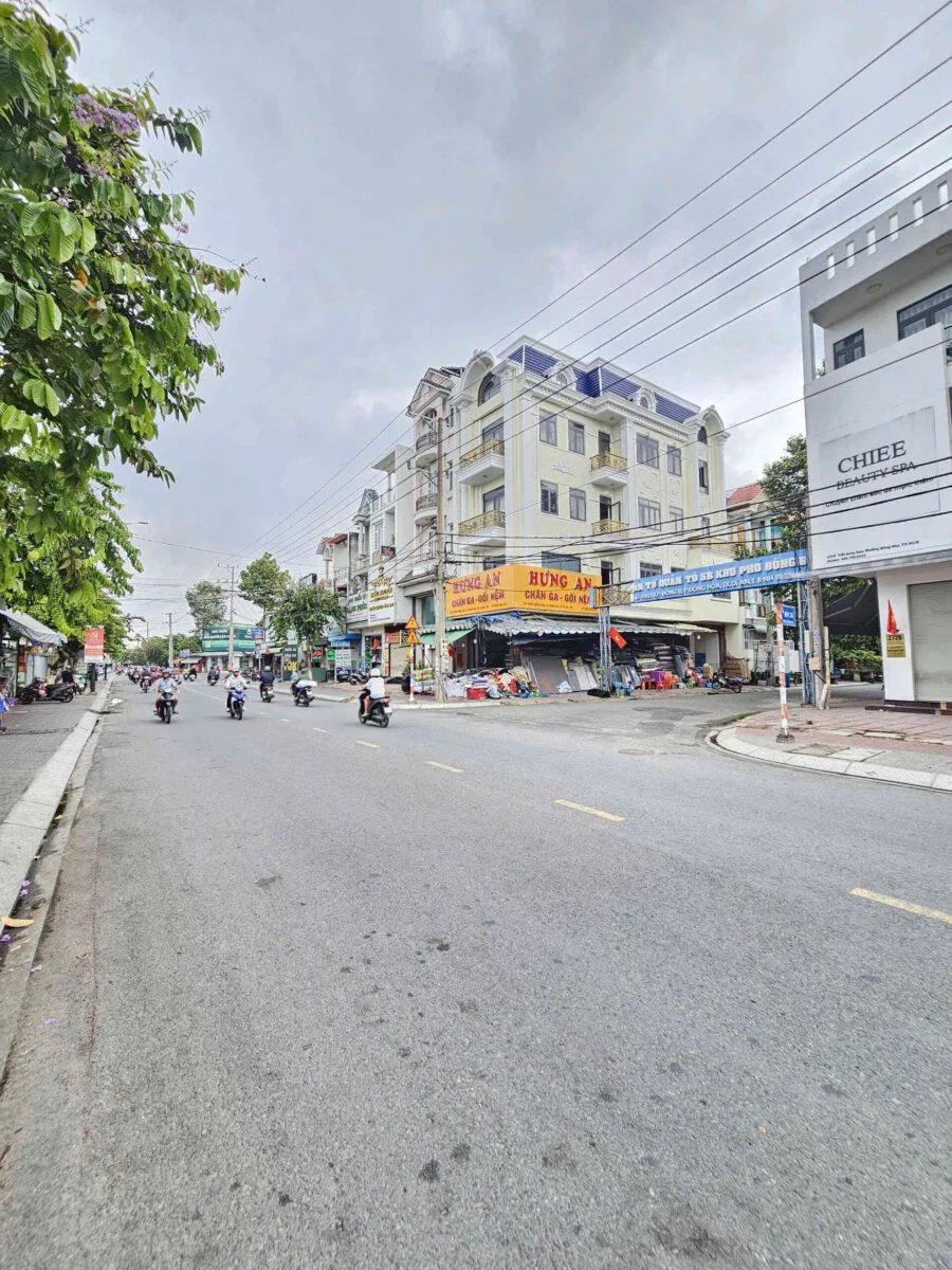Bán nhà 1T3L 4x20m, mặt tiền Trần Hưng Đạo gần chợ Dĩ An 1, đang thuê 16.5tr/th