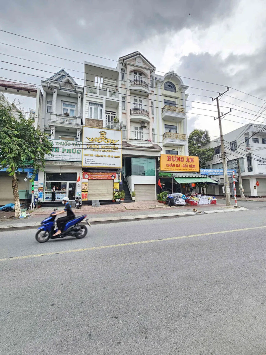 Bán nhà 1T3L 4x20m, mặt tiền Trần Hưng Đạo gần chợ Dĩ An 1, đang thuê 16.5tr/th