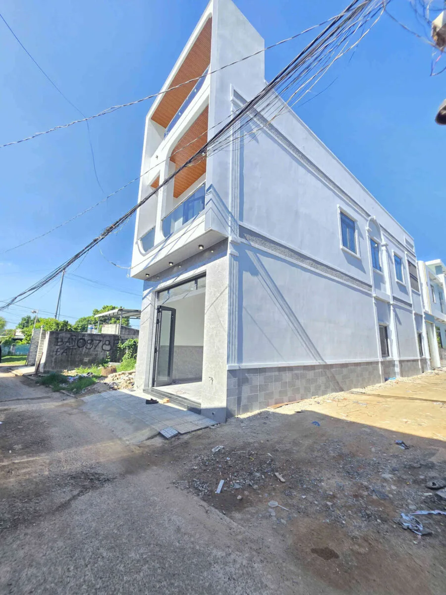 Bán căn góc mới 1T1L 4.5x17m, hẻm Nguyễn Văn Tỏ p. Long Hưng gần trường cấp 2, tặng nội thất