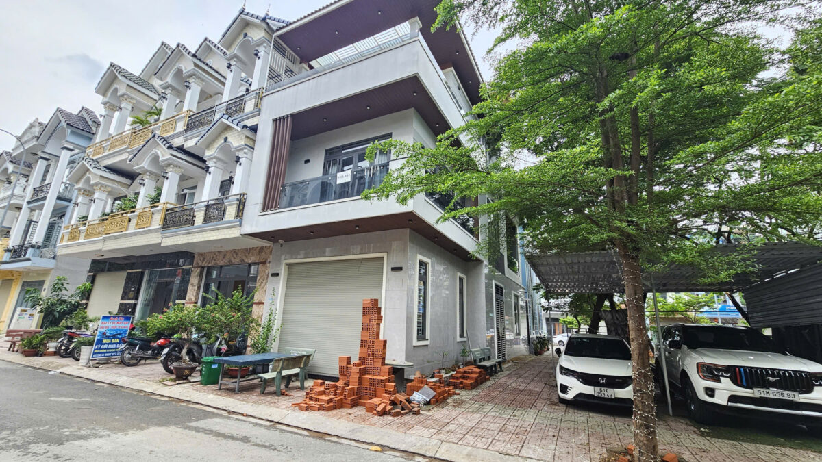 Bán nhà mới kế công viên 1T2L 5.5x15m, đường N3 KDC Phú Gia Huy (Không vướng cống, tủ điện)