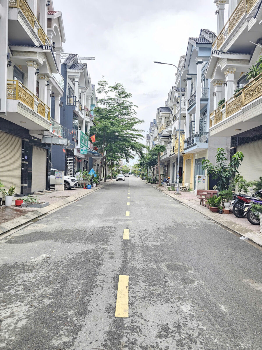 Bán nhà mới kế công viên 1T2L 5.5x15m, đường N3 KDC Phú Gia Huy (Không vướng cống, tủ điện)