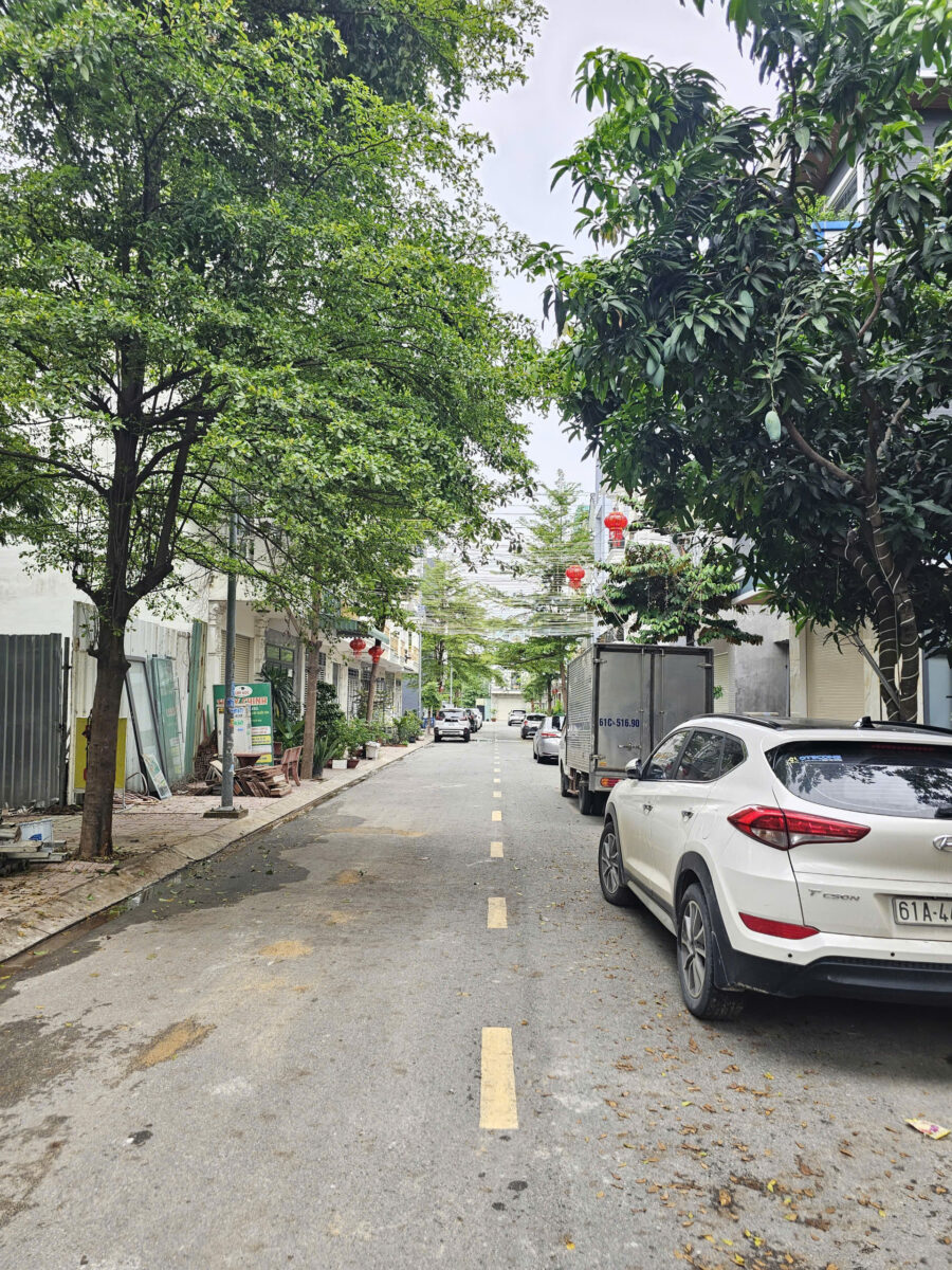 Bán nhà mới kế công viên 1T2L 5.5x15m, đường N3 KDC Phú Gia Huy (Không vướng cống, tủ điện)