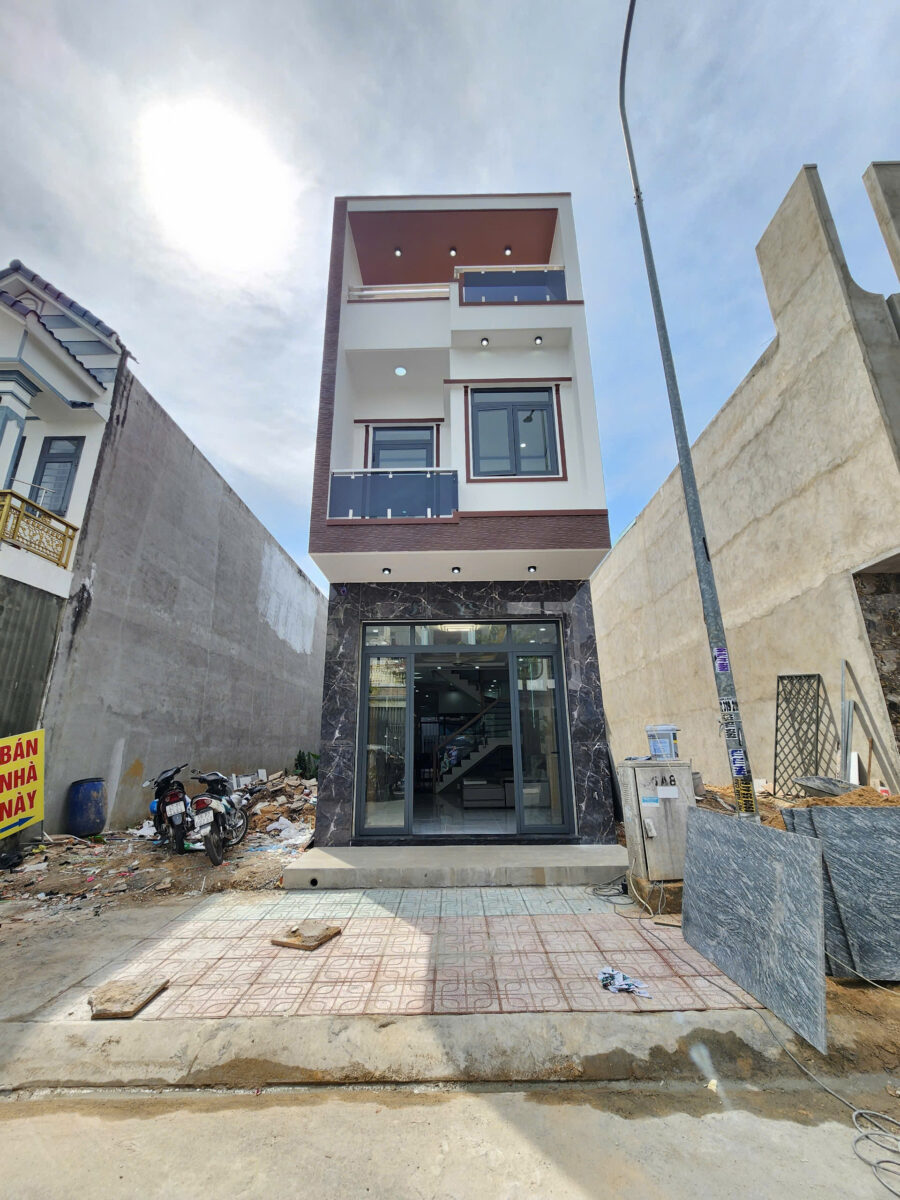 Bán nhà 1T1L+tum 4x18m, đường N1 KDC Phú Hồng Thịnh 8 (Trục chính)