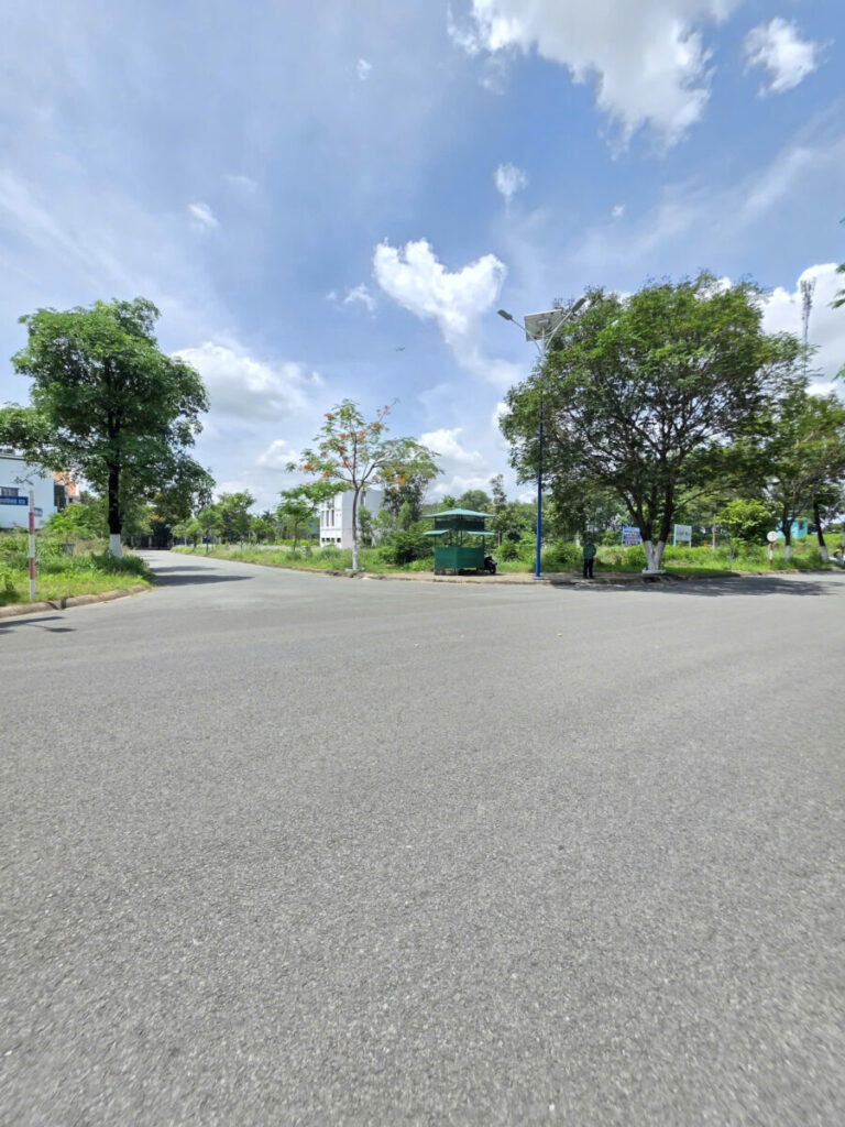 Bán lô góc đất 16.5x20m, đường D3 KDC Bình Nguyên kế làng đại học (Hàng hiếm)