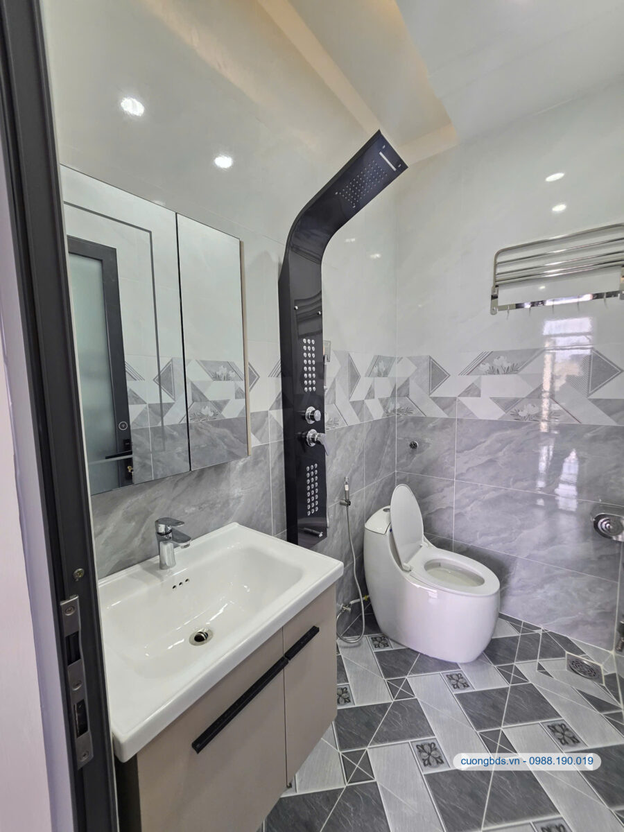 Bán nhà mới 1T3L 4x16m hoàn công, đường N1 KDC Phú Hồng Thịnh 6, full nội thất (Trục chính)