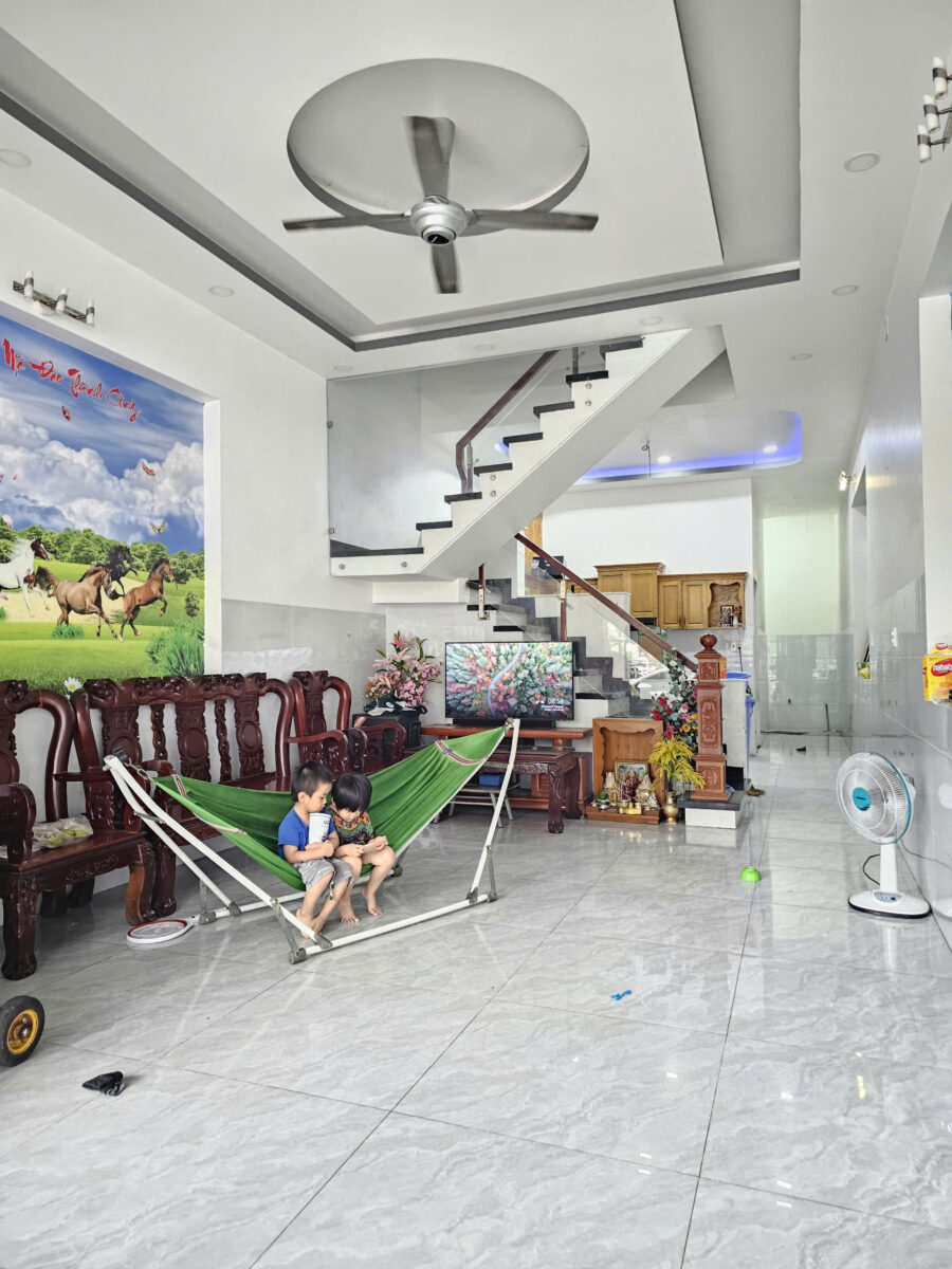 Bán nhà 1T1L 4.5x16m, đường số 6 KDC Thanh Bình p.Bình Hòa gần VSIP1, full nội thất