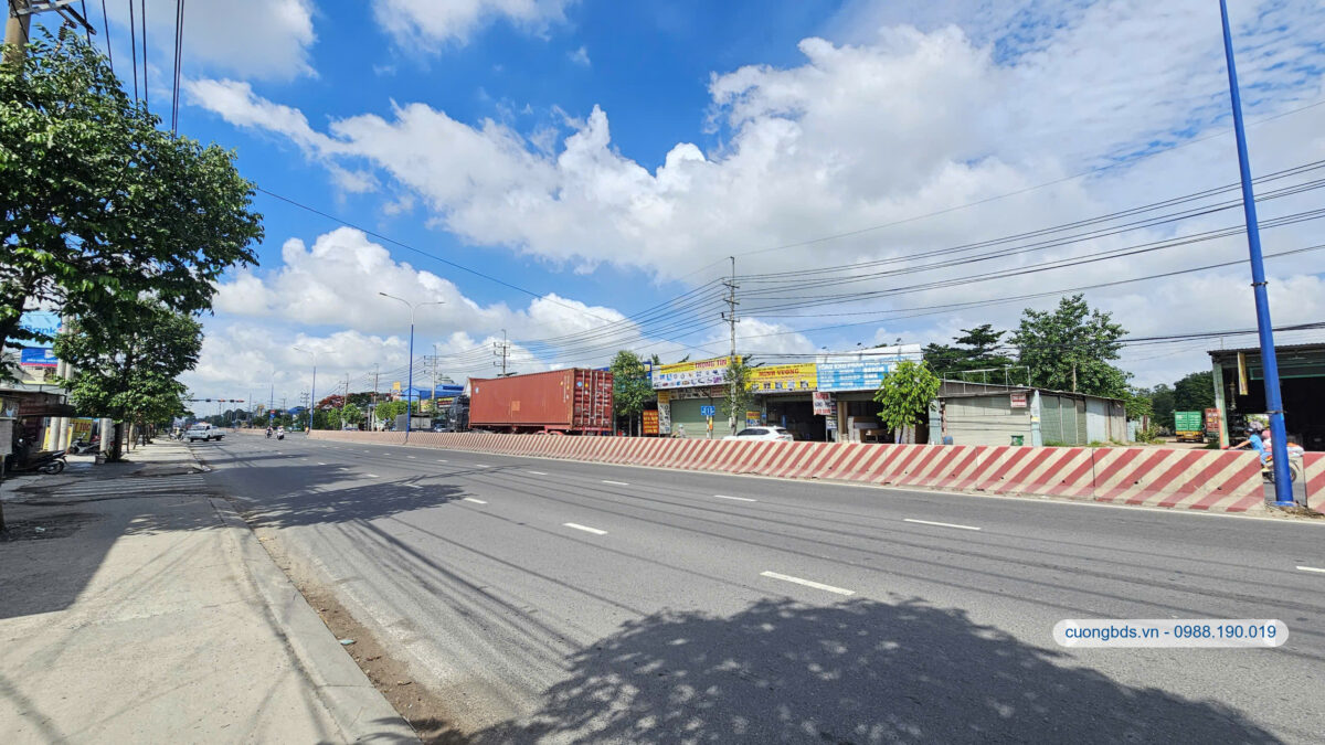 Bán đất 22x238m, mặt tiền đường ĐT.743 gần vòng xoay An Phú (Sầm uất)