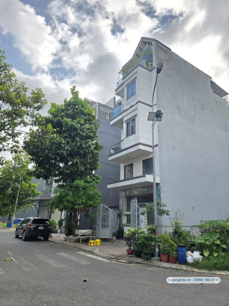 Bán nhà 1T2L+ lửng và tum 4.5×13.5m, đường D2 KDC Phú Hồng Thịnh 6 (không vướng tủ điện)