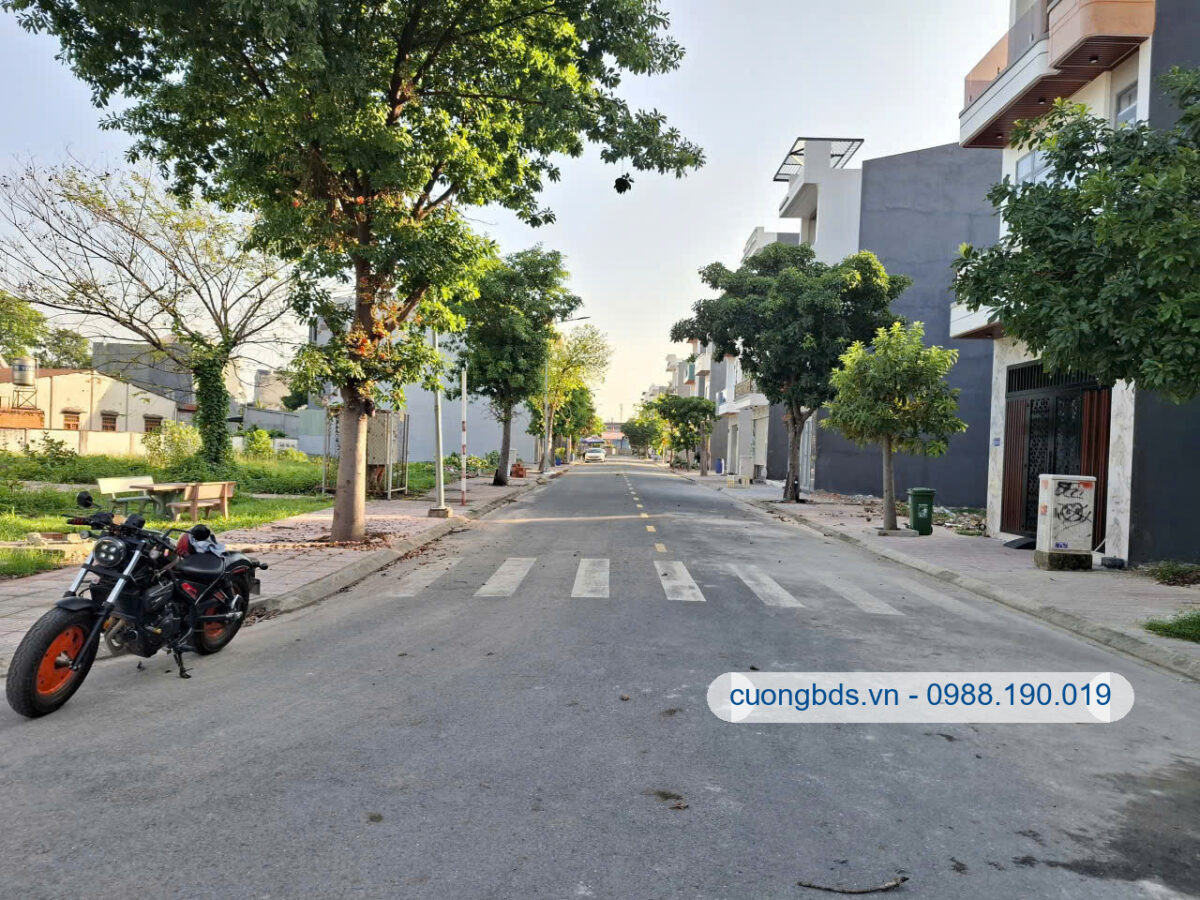 Bán nhà mới đang xây 1T2L 4.5x15m, đường D1 KDC Lê Phong Bình Chuẩn 2 kế công viên (hoàn công, full nội thất)