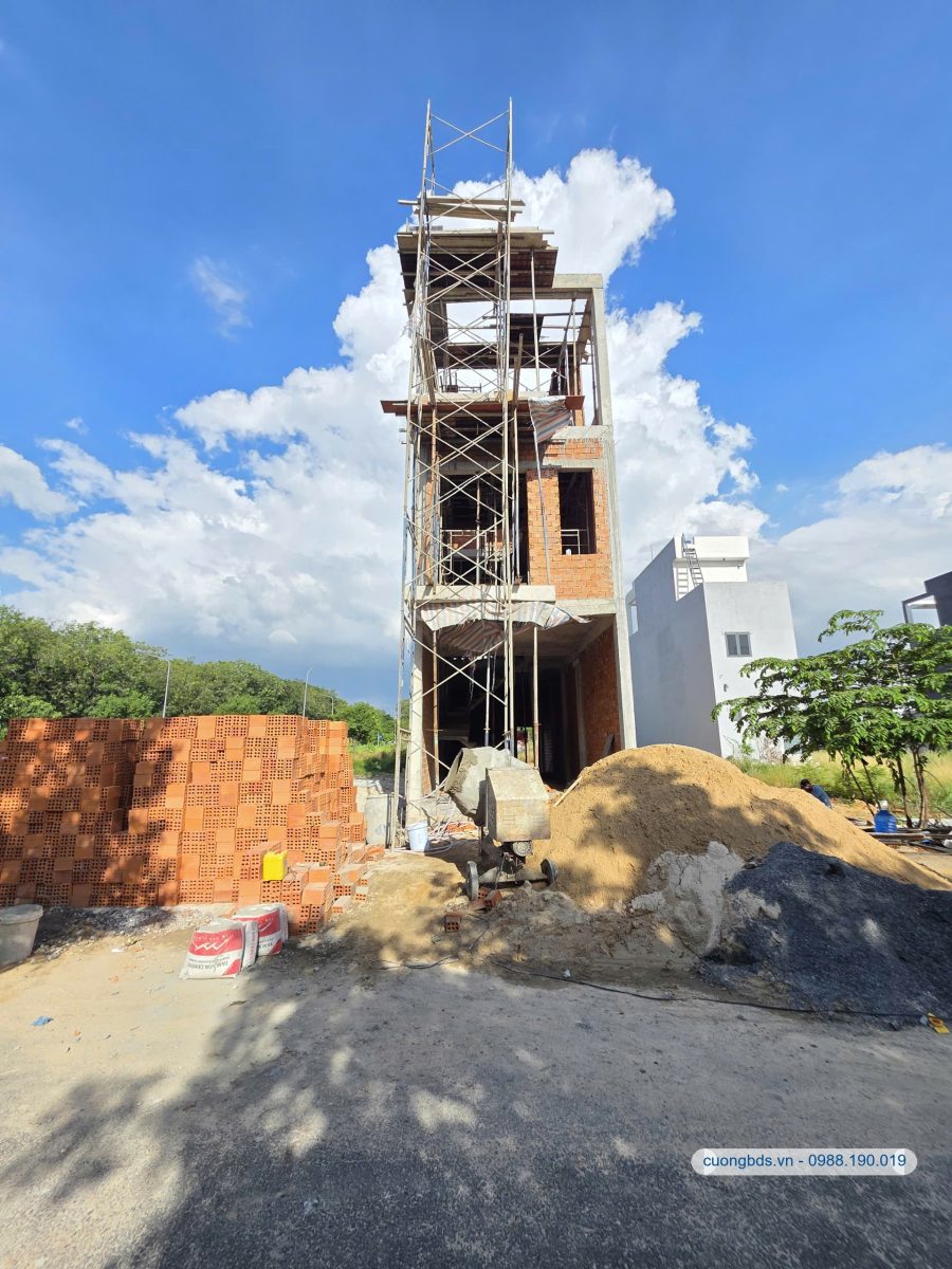 Bán nhà mới đang xây 1T2L 4.5x16m, đường D2 KDC Tuấn Điền Phát 1