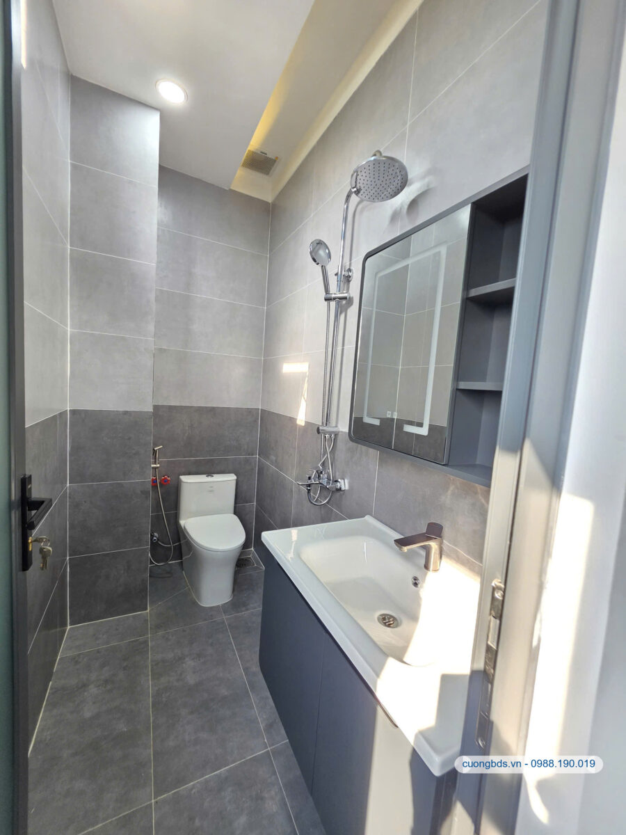 Bán nhà mới 1T3L 4x18m, đường D3 KDC Phú Hồng Thịnh 9 (hoàn công, full nội thất)