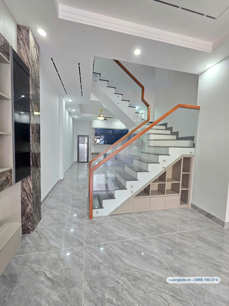 Bán nhà mới 1T3L 4x18m, đường D3 KDC Phú Hồng Thịnh 9 (hoàn công, full nội thất)