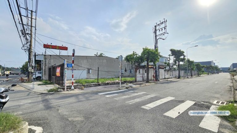 Bán lô góc 11.5×48.5m, mặt tiền đường ĐT.743 gần chợ Thành Nam (sầm uất)