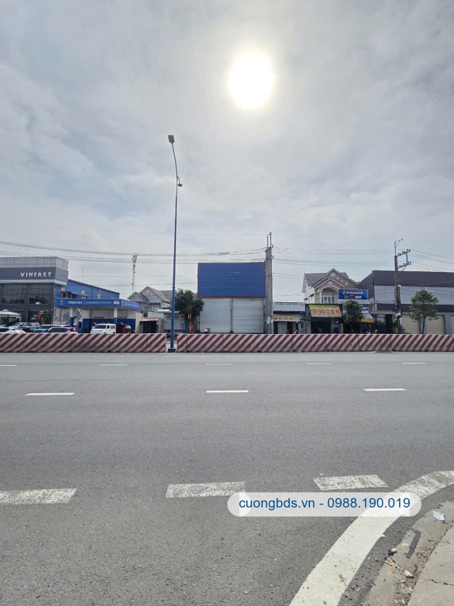 Bán kho xưởng 10x64.7m, mặt tiền ĐT.743 kế Vòng Xoay An Phú (sầm uất)