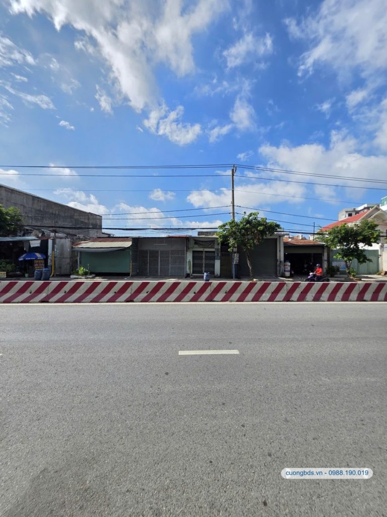 Bán nhà cấp 4 (5x28m), mặt tiền đường ĐT.743C gần Vincom 550 (sầm uất)