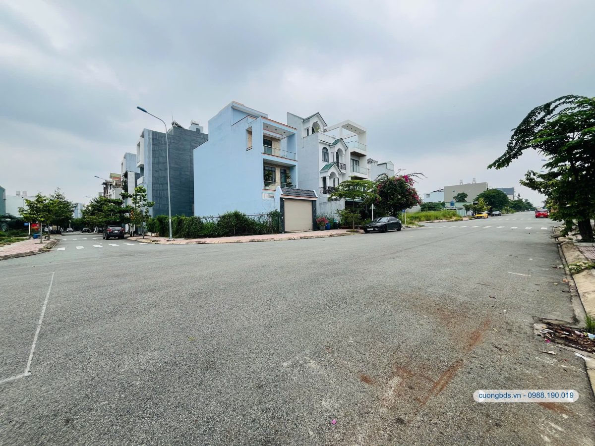 Bán lô góc 5.8x21.5m, đường N4 KDC Phú Hồng Thịnh 9 (trục chính, giá rẻ)
